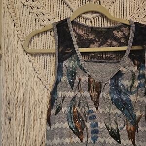 Chic Feather Print Tank Top with Lace Detail